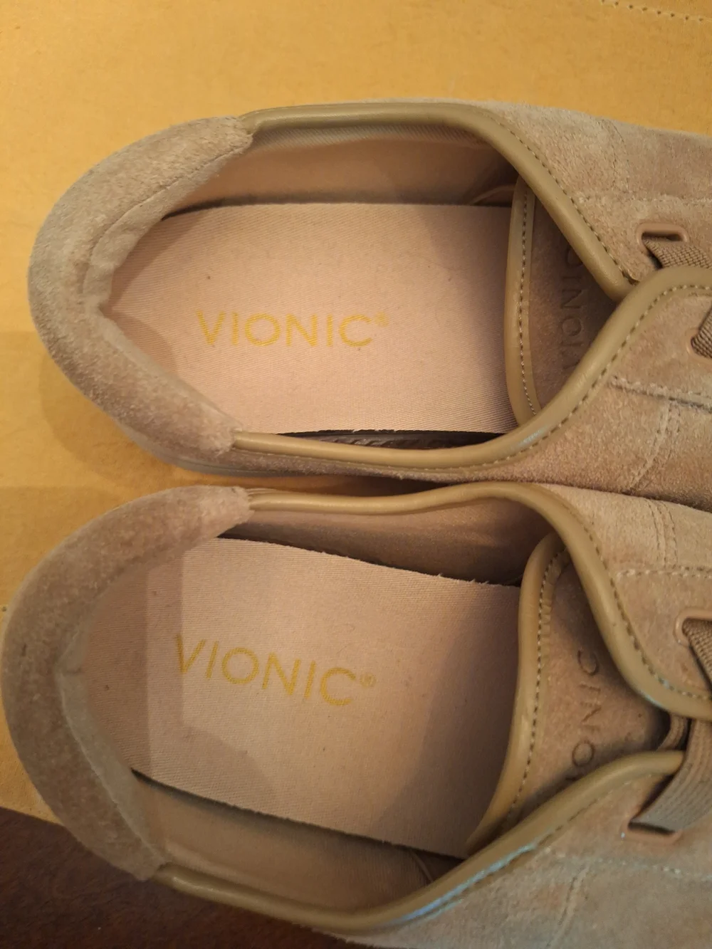 Wide Width Vionic Sandy Suede Lace-Up Sneakers 9.5 Wide